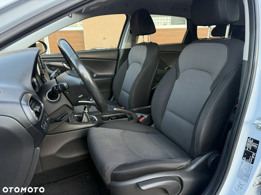 Hyundai i30 1.4 BlueDrive Comfort - 22