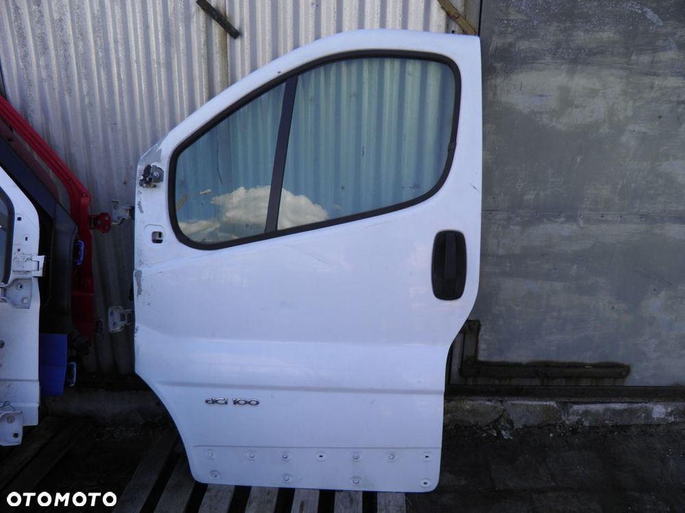 TRAFIC VIVARO 01- DRZWI PRZEDNIE LEWE BIAŁE - 1