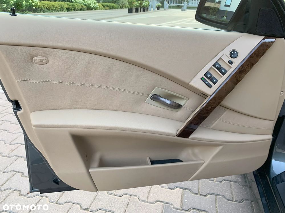 BMW Seria 5 530xi Touring - 19