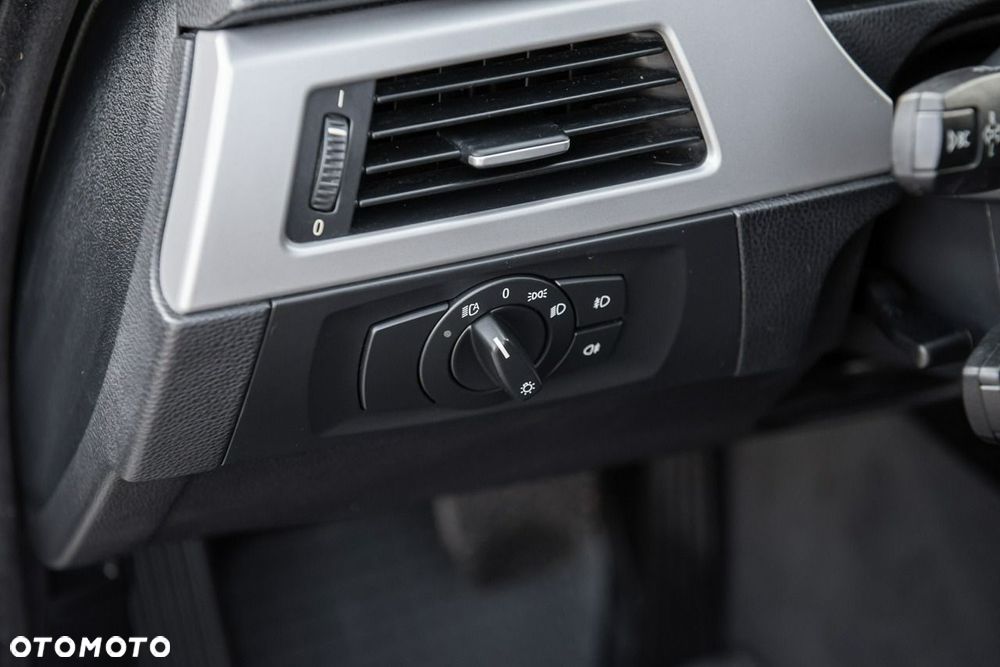 BMW Seria 3 318i Edition Exclusive - 23