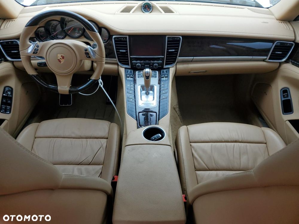 Porsche Panamera Standard - 10