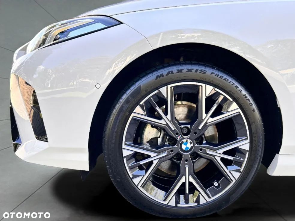 BMW Seria 1 120 mHEV - 11