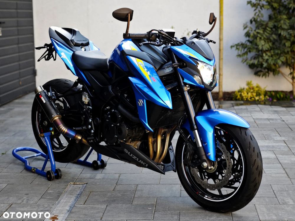 Suzuki GSX - 2