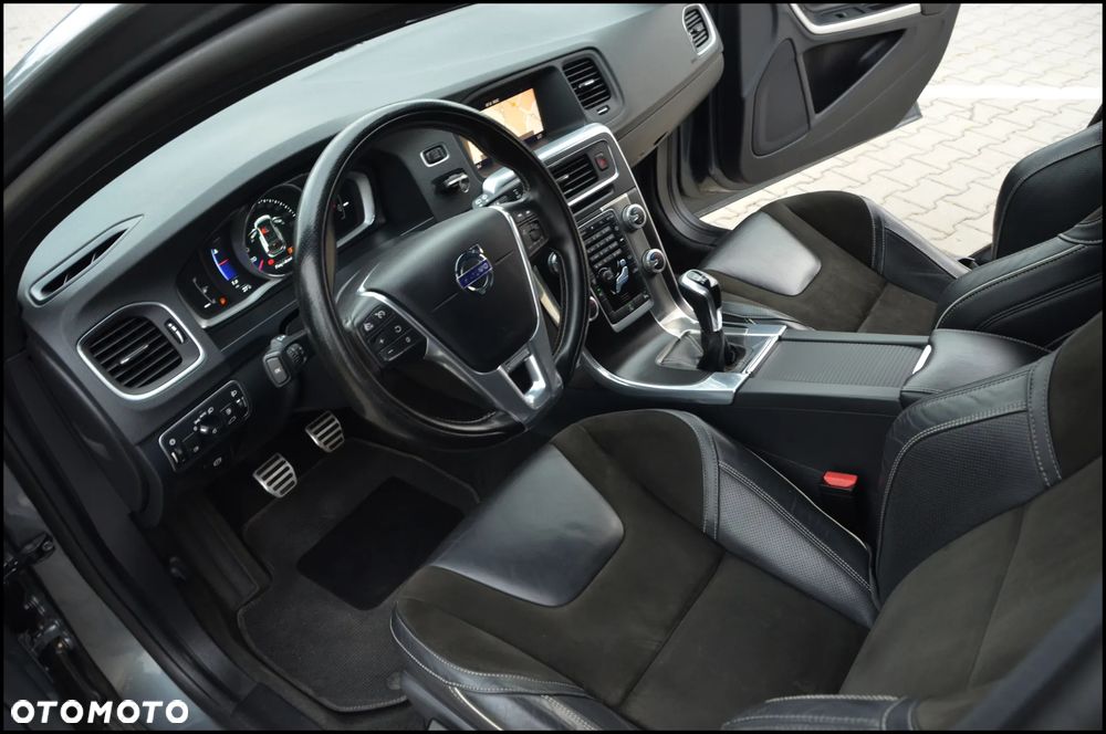 Volvo V60 D2 Drive-E R-Design Momentum - 32