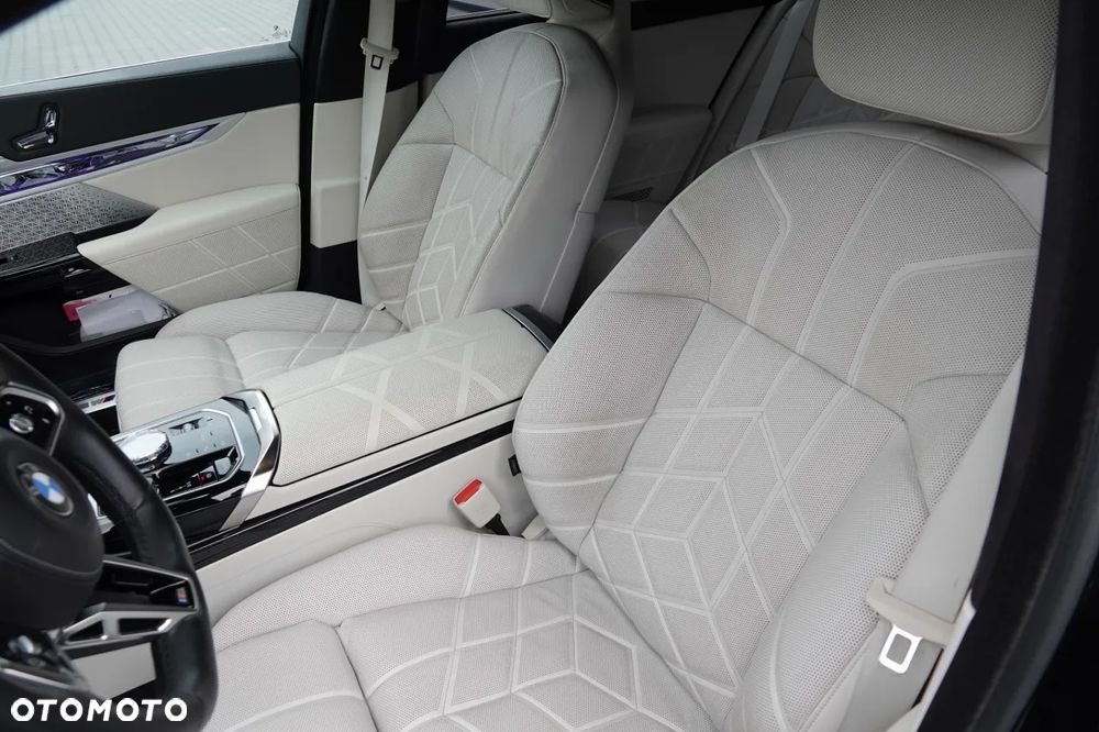 BMW Seria 7 - 26