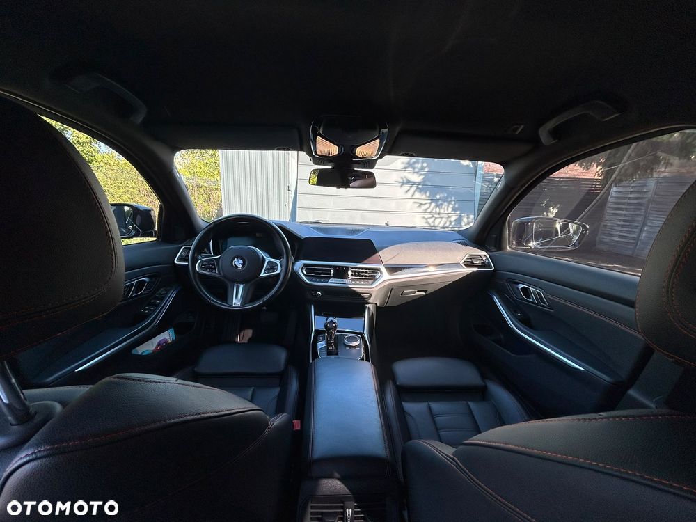 BMW Seria 3 330i M Sport - 9