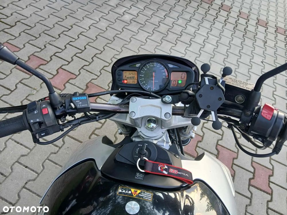 Suzuki GSR - 4
