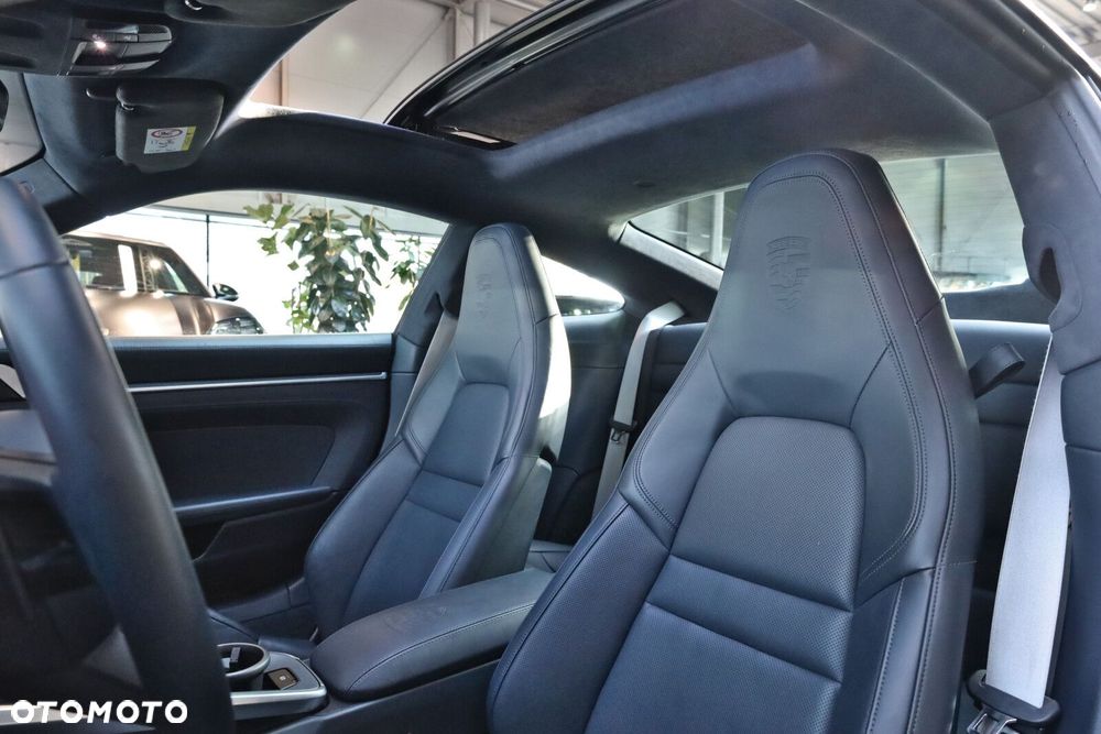 Porsche 911 Carrera S - 22