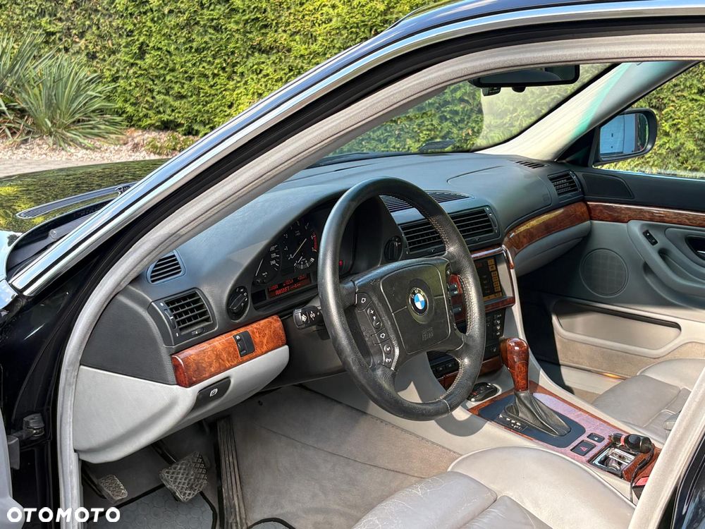 BMW Seria 7 735i L - 5