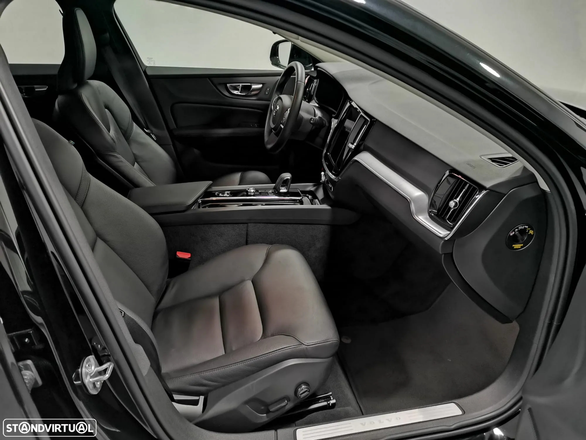 Volvo V60 2.0 B4 Plus Dark Auto - 5