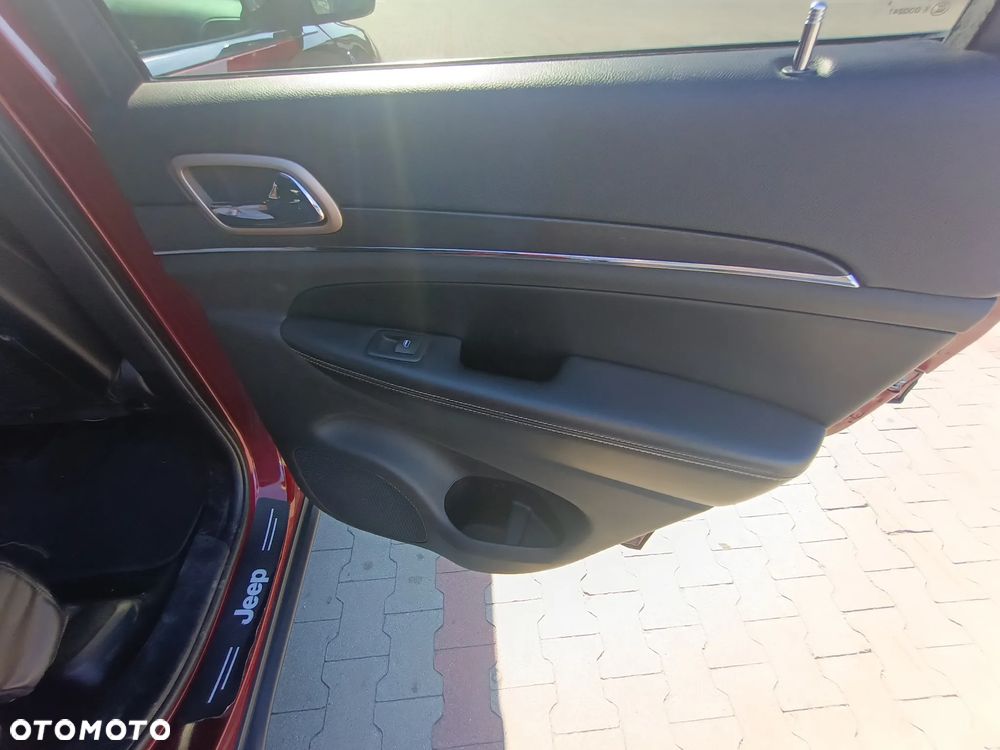Jeep Grand Cherokee - 14