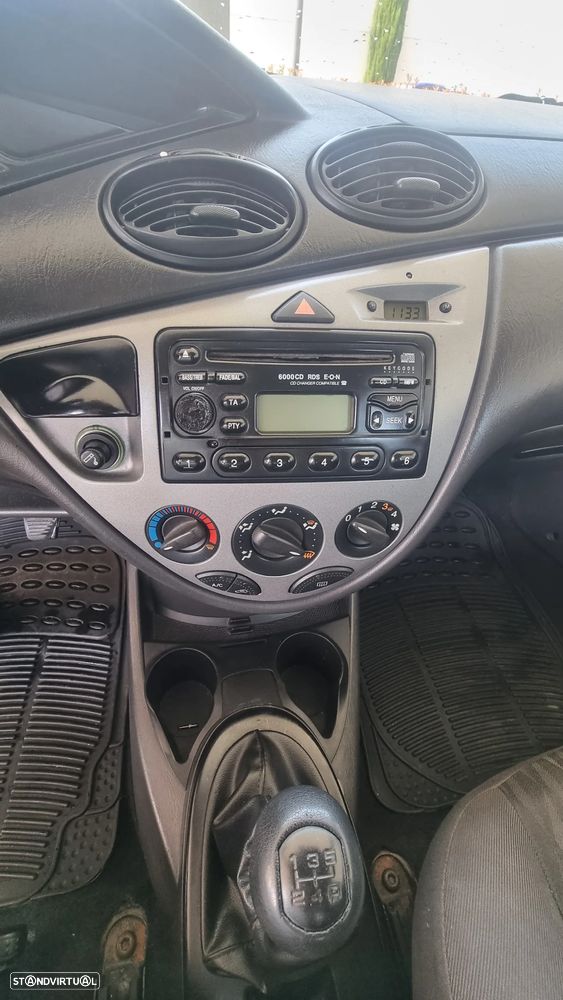 Ford Focus 1.8 TDCi Ghia - 8