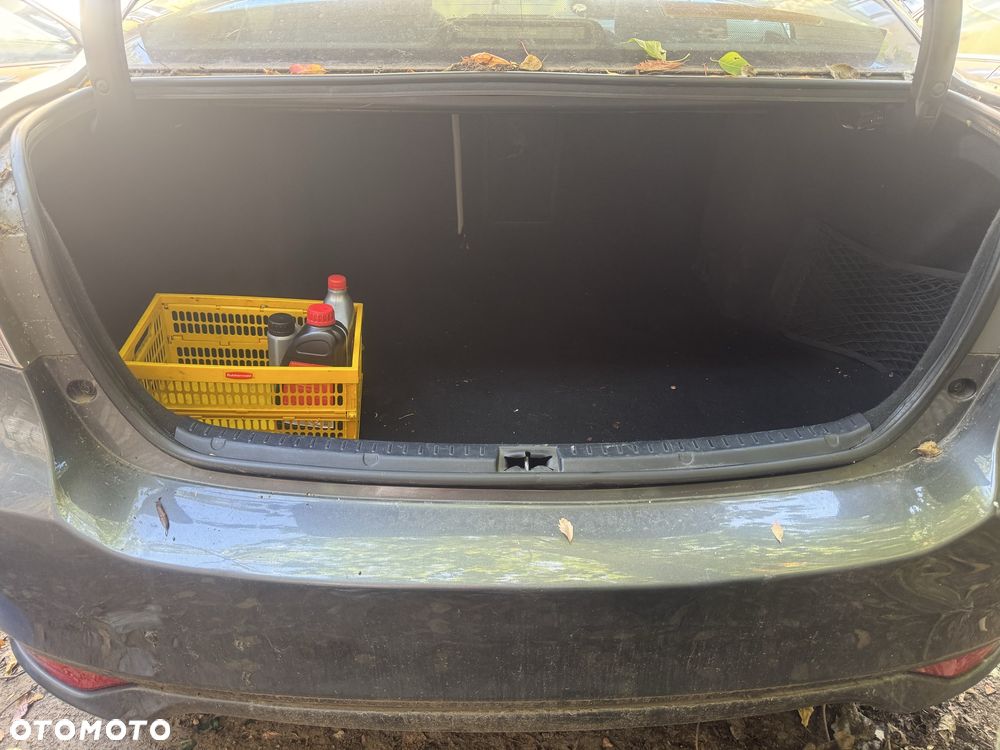 Toyota Avensis 2012 photo 2