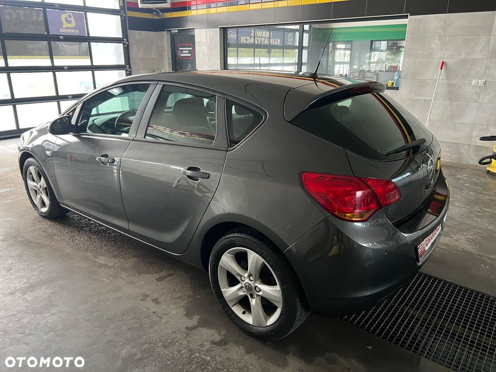 Opel Astra 1.7 CDTI Cosmo - 10