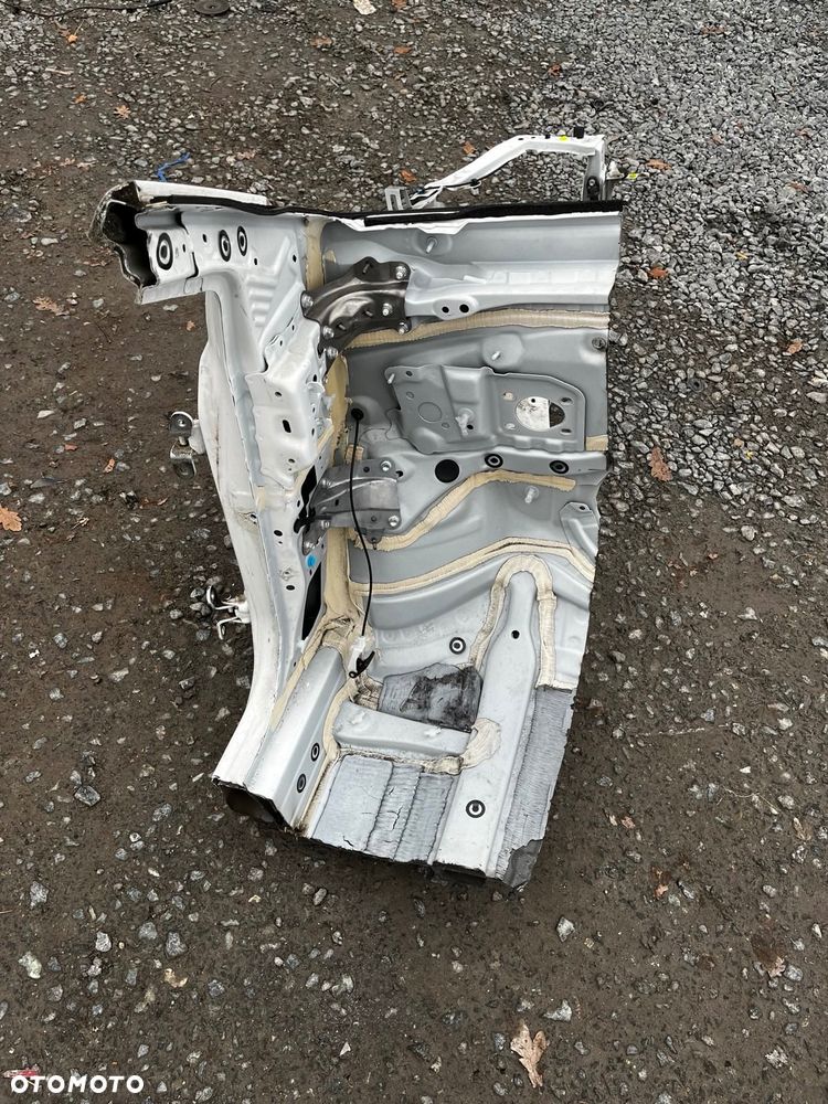 Ćwiartka lewa próg słupek Toyota Corolla E21 - 3
