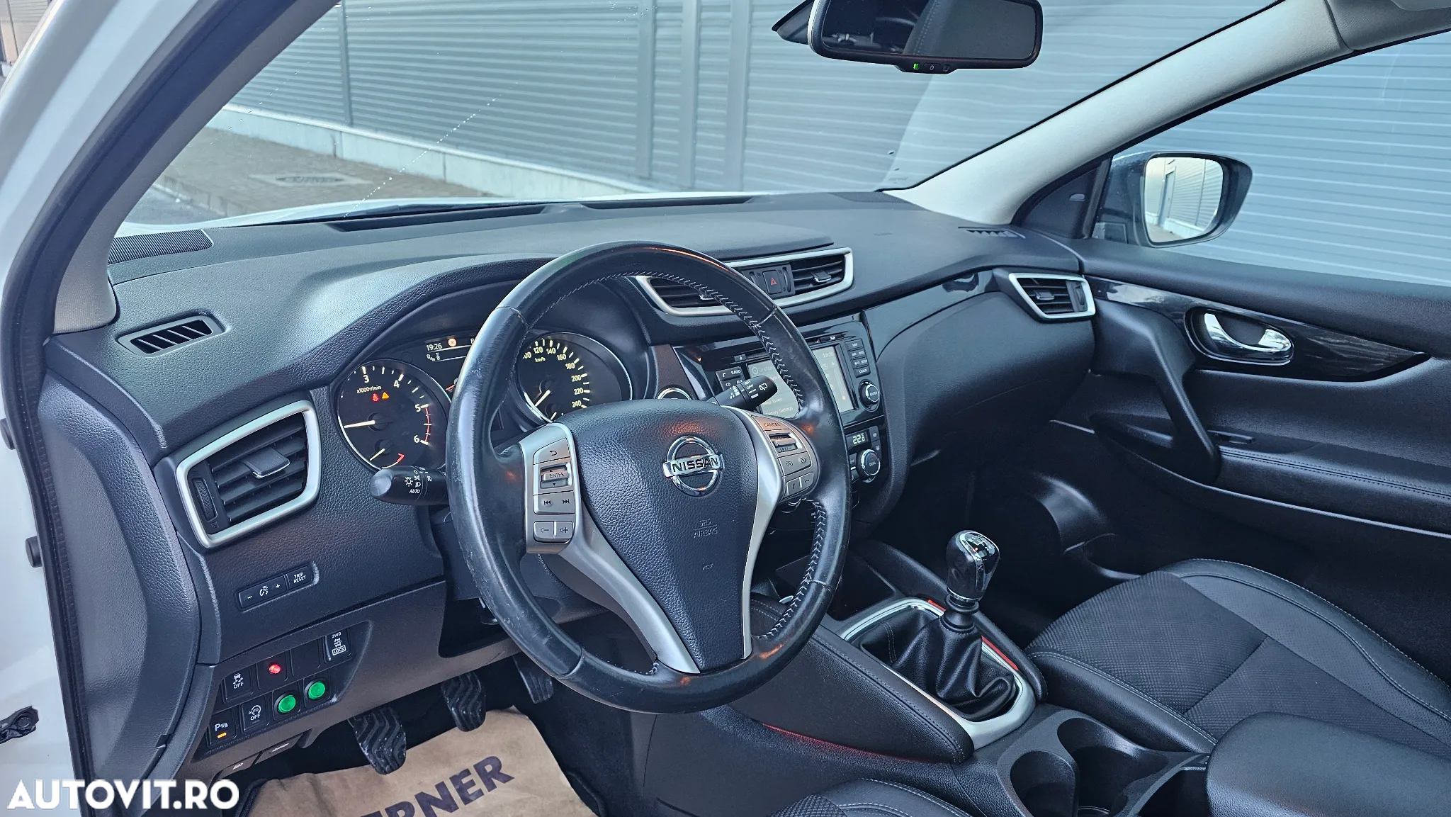 Nissan Qashqai 1.6 DCI 4 x 4 DPF Start/Stop tekna - 15