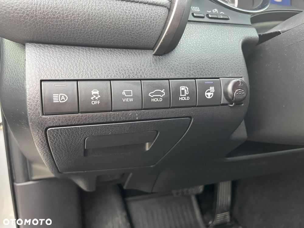 Toyota Camry 2.5 Hybrid Executive CVT - 24