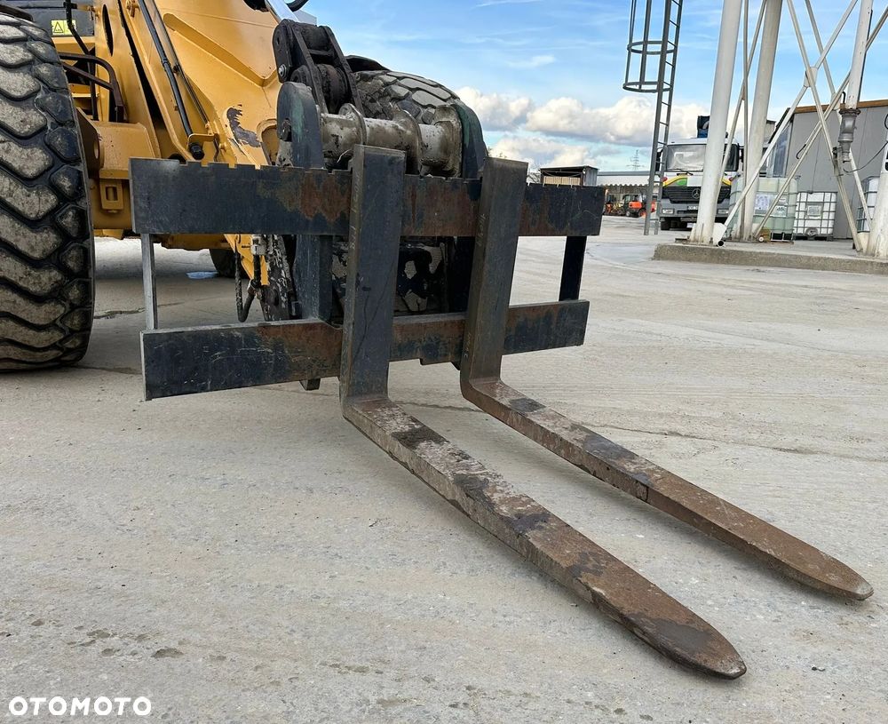 Caterpillar 930H - 8