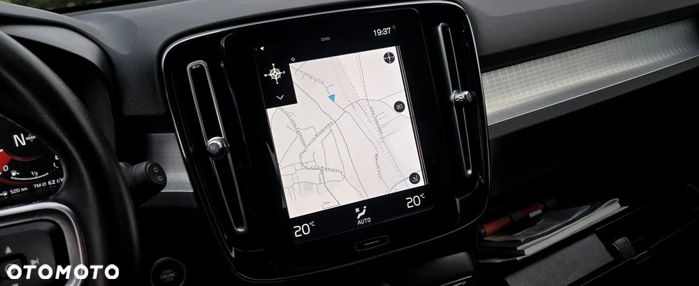 Volvo XC 40 T3 Momentum Pro - 27