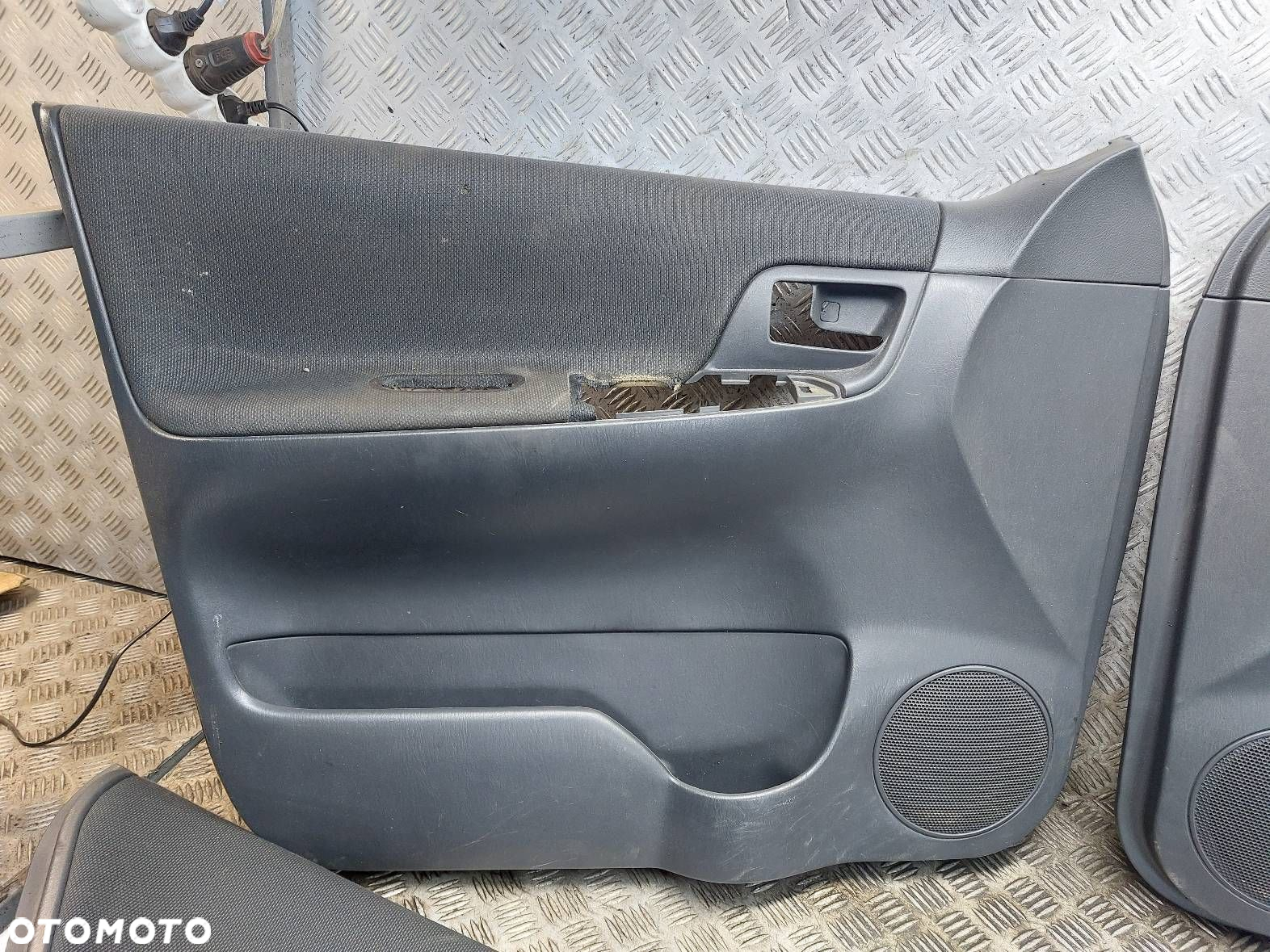 BOCZKI DRZWI KOMPLET 1/4 TOYOTA COROLLA VERSO I - 2