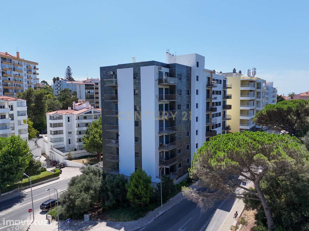 Elegante Apartamento T3 no Estoril com Box Fechada para 3 carros a pou - Grande imagem: 2/45