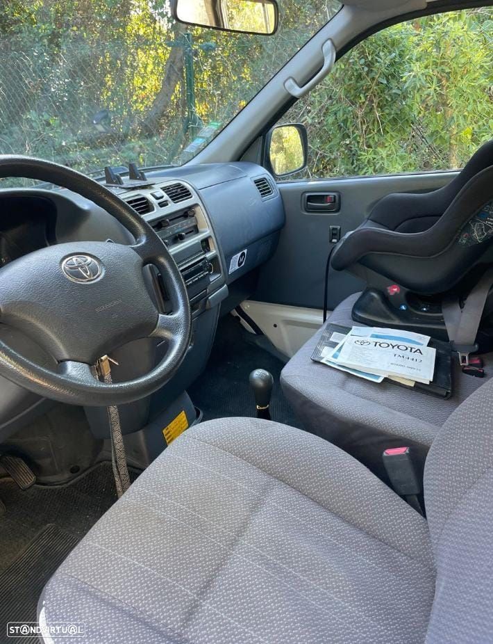 Toyota HiAce - 2