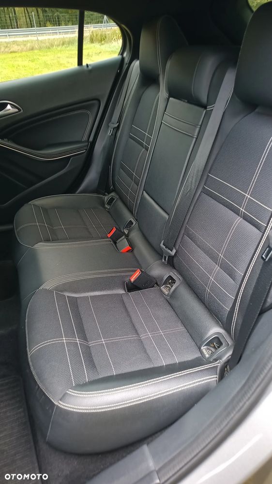 Mercedes-Benz GLA - 25