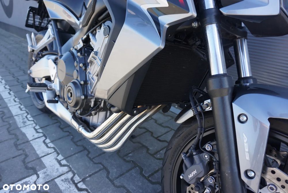 Honda CB - 12