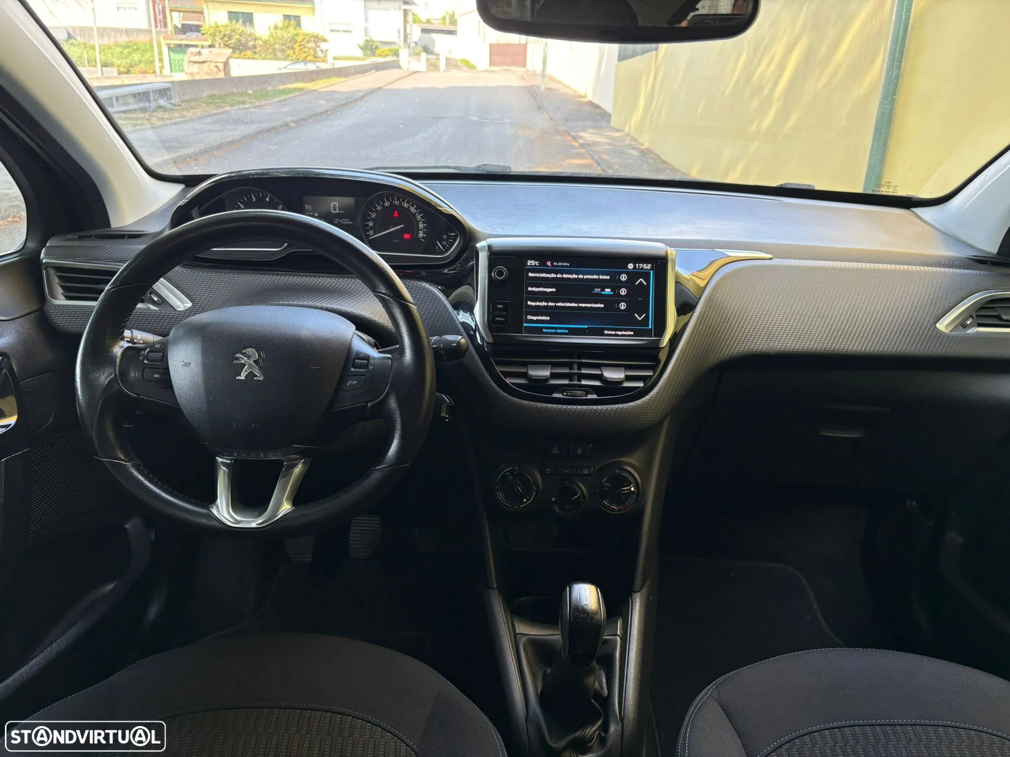 Peugeot 208 1.2 PureTech Style - 24