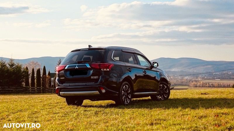 Mitsubishi Outlander 2.0 4WD Plug-In Hybrid Top - 6