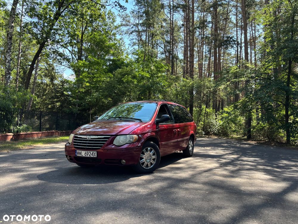 Chrysler Town & Country - 2