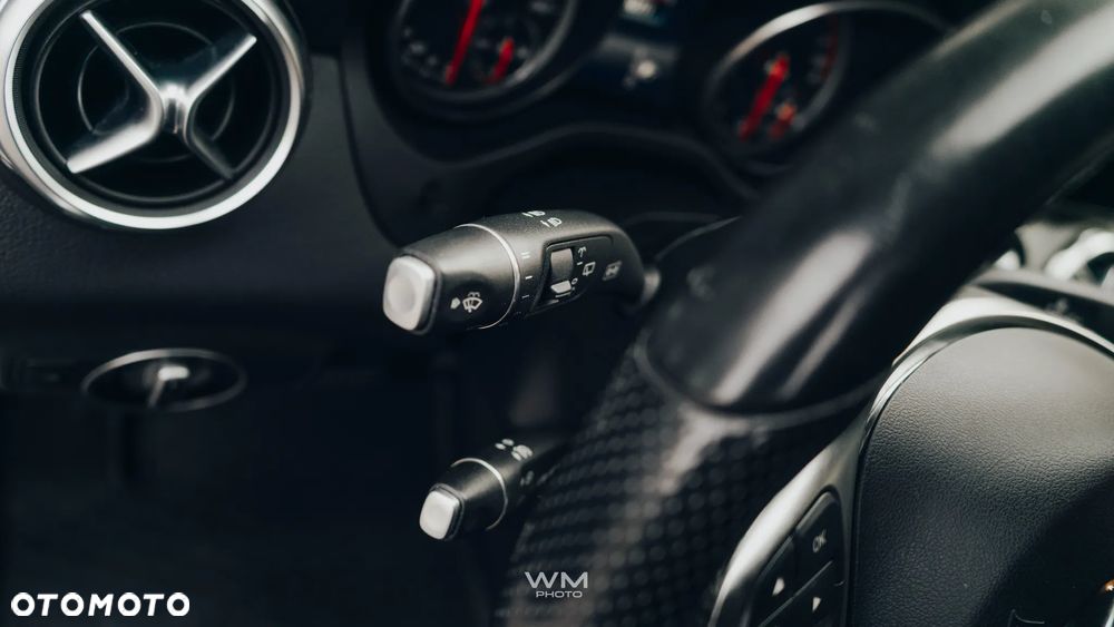 Mercedes-Benz GLA 200 7G-DCT AMG Line - 25