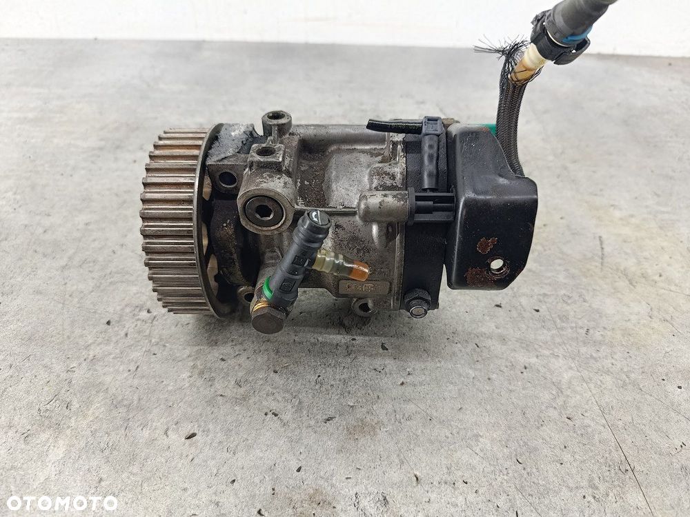 POMPA WTRYSKOWA RENAULT CLIO III 8200423059-A  8200057225 DELPHI - 1