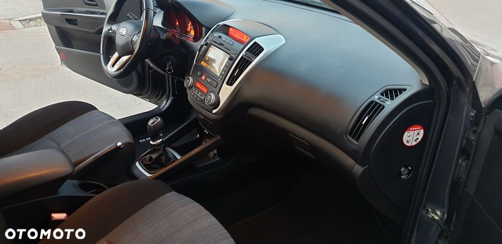 Kia Ceed 1.4 S Euro2012 - 10