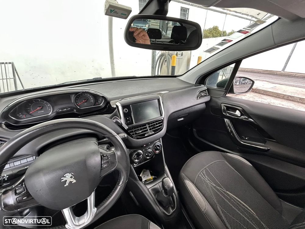 Peugeot 208 1.2 PureTech Active - 5