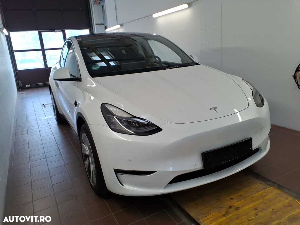Tesla Model Y Long Range Dual Motor AWD - 1