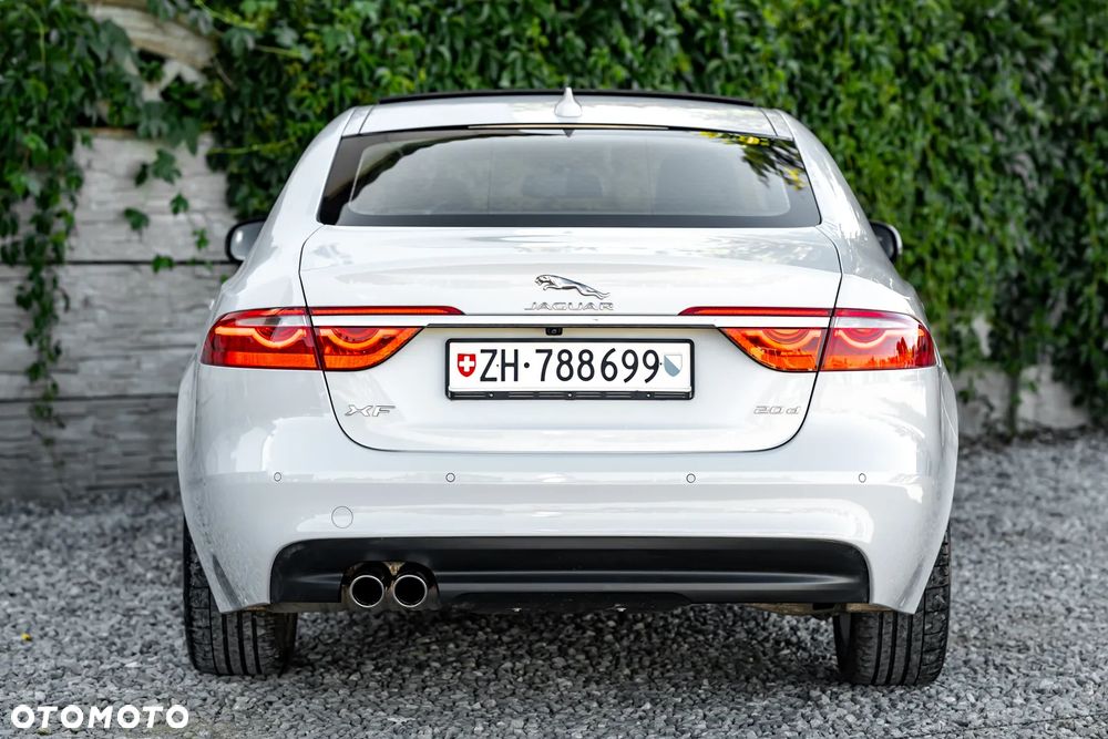 Jaguar XF 20d Prestige - 9