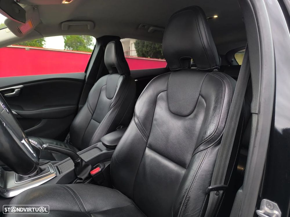 Volvo V40 D2 Momentum - 22