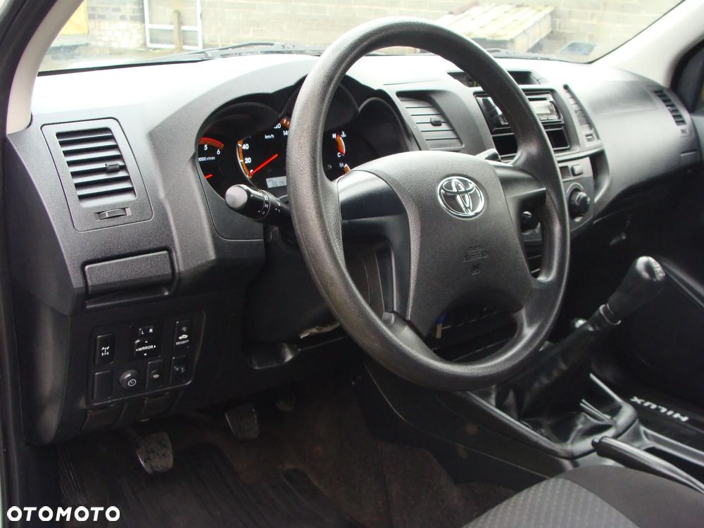 Toyota Hilux 2.5 D-4D DLX - 10