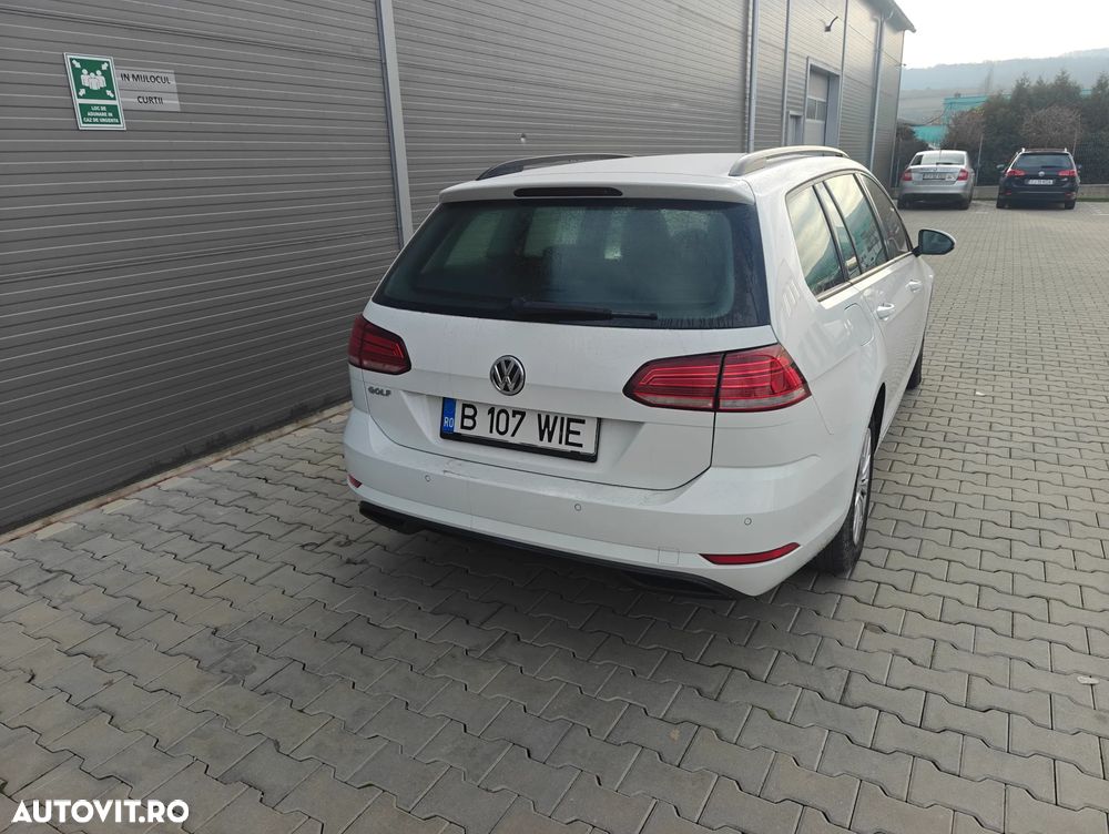Volkswagen Golf - 6