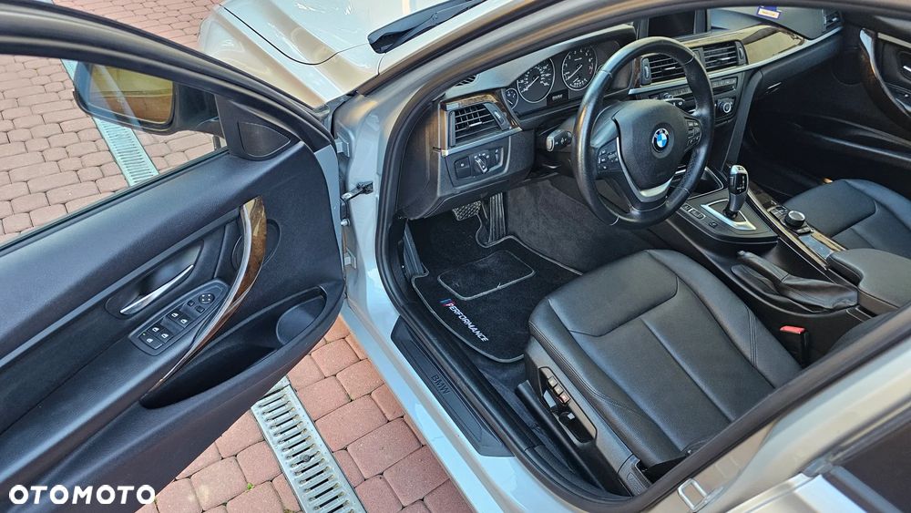 BMW Seria 3 328i xDrive Sport-Aut Sport Line - 33