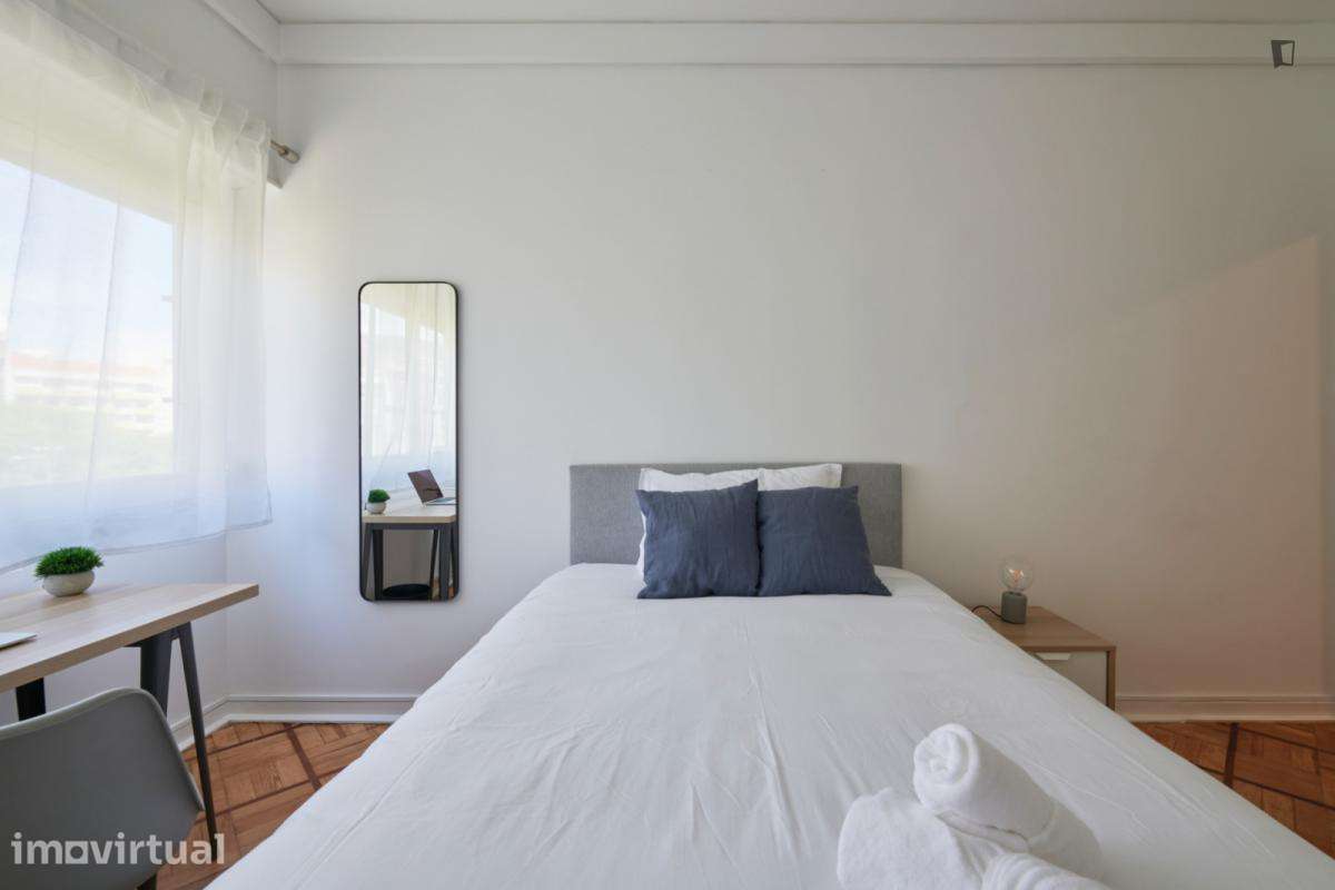 Quarto - localizado em São Sebastião Lisbon - Grande imagem: 4/28