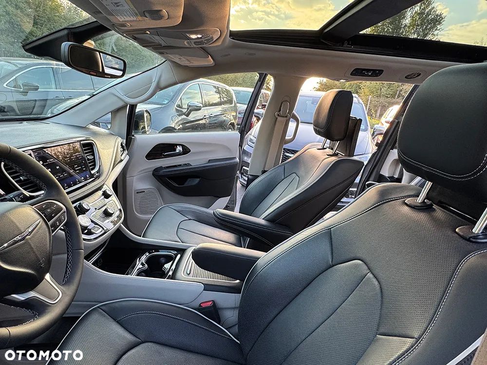 Chrysler Pacifica - 11