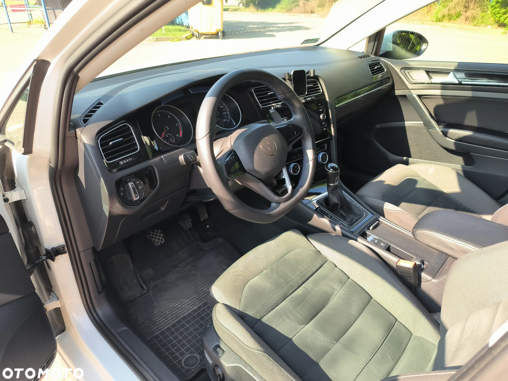 Volkswagen Golf VII 1.6 TDI BMT Highline - 18