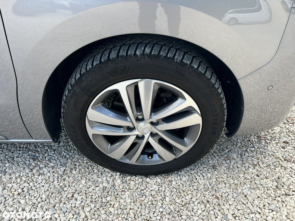 Peugeot Traveller 2.0 BlueHDi Long Business Vip - 25