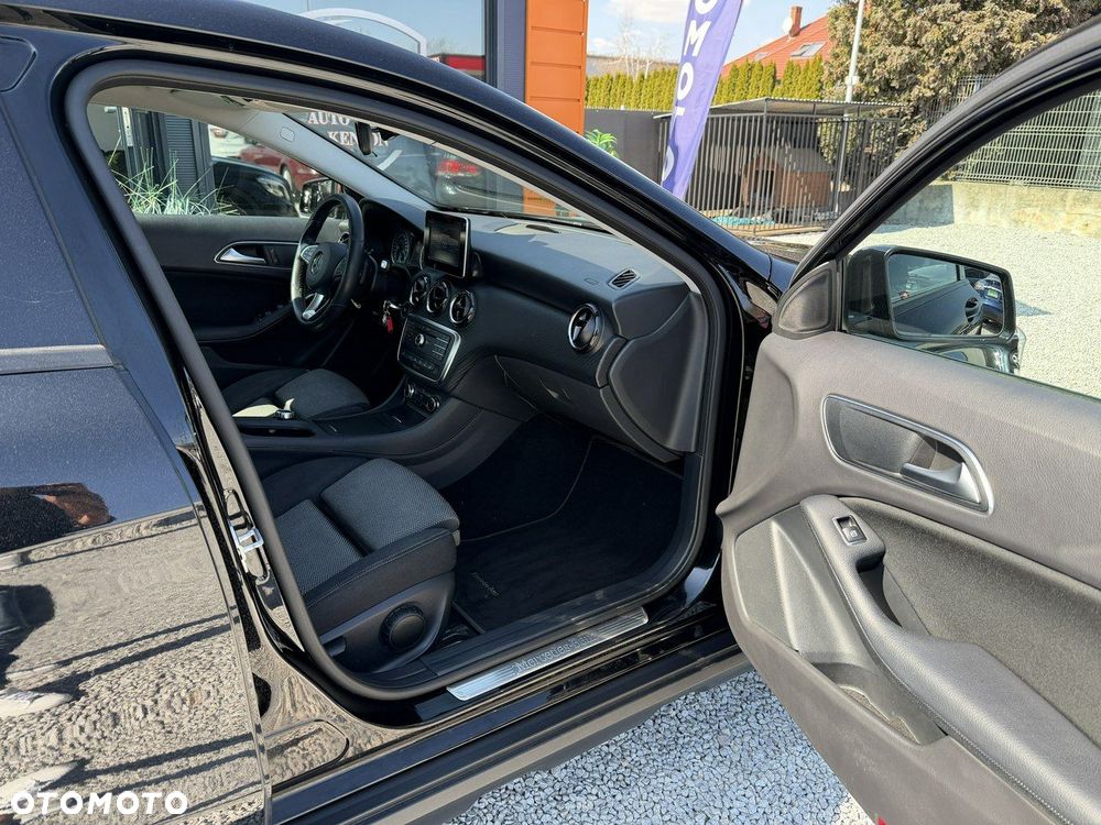 Mercedes-Benz GLA 200 7G-DCT Style - 24