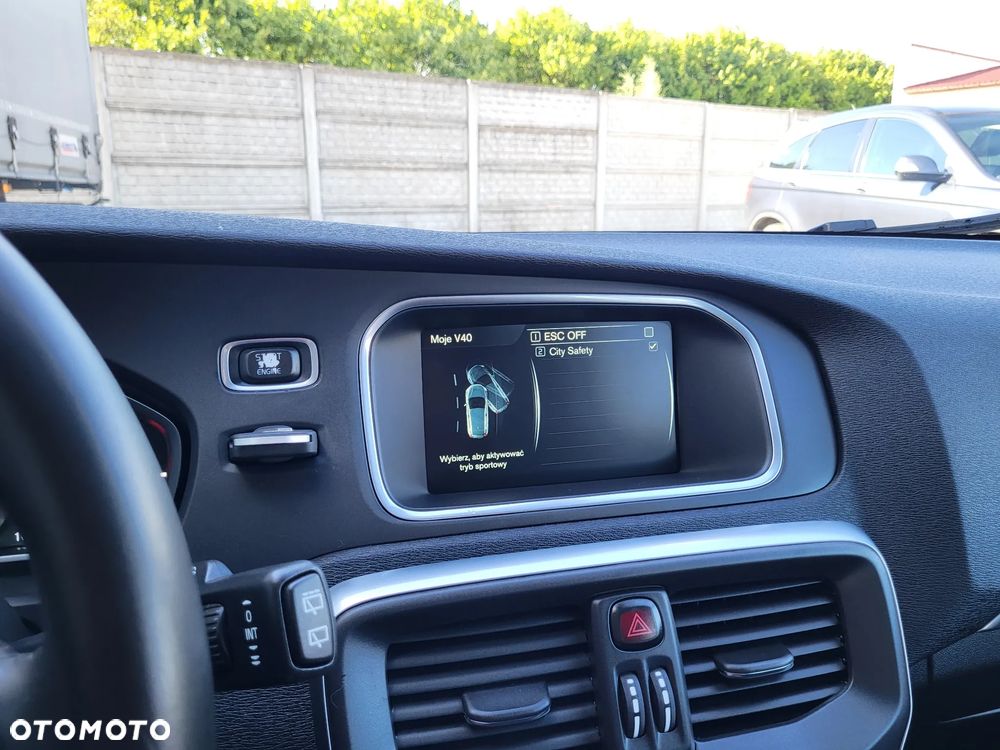 Volvo V40 T2 Momentum - 23