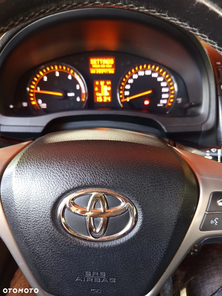 Toyota Avensis 2.0 D-4D Premium - 19