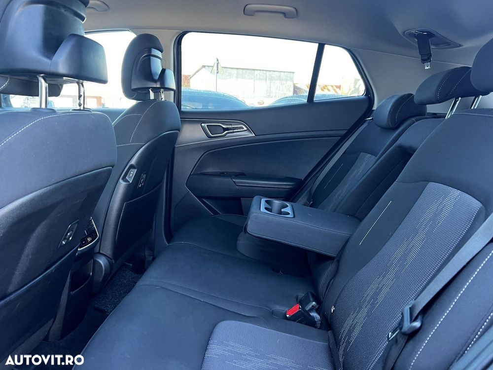 Kia Sportage 1.6 T-GDI HEV 6AT 4x2 Business Line - 30