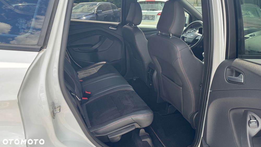 Ford Kuga 1.5 EcoBoost 2x4 ST-Line - 28